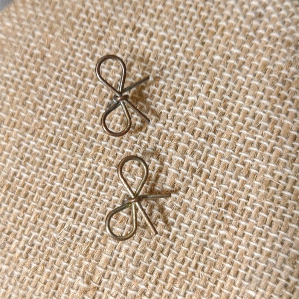 vintage wire bow tie earring set